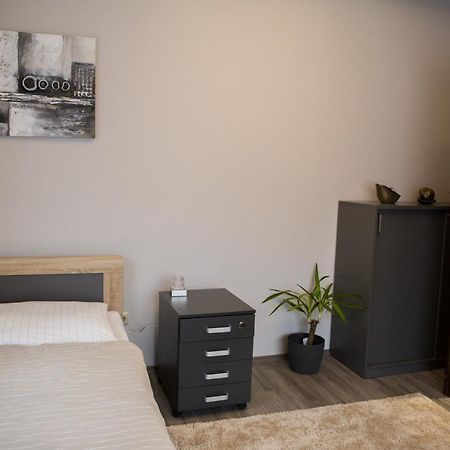 Kikelet Apartman Szombathely Exterior foto